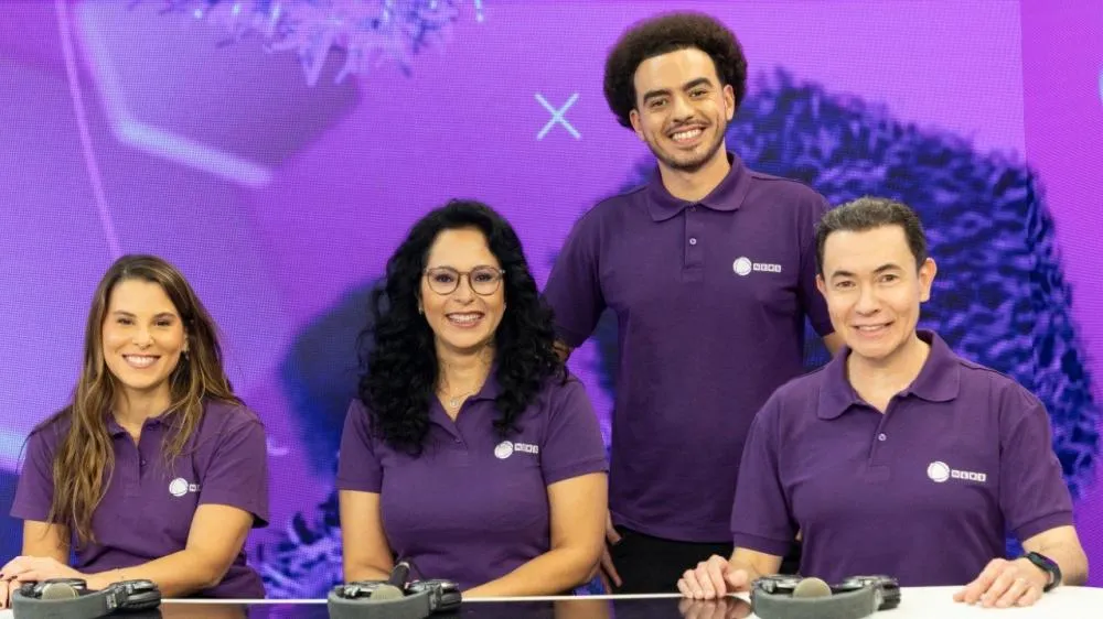 Equipe de transmissão do Paulistão Feminino na Record News (foto: Record/Antonio Chahestian)