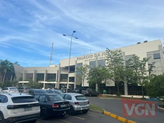 Corregedoria do CNJ suspende vale-ceia de R$ 10 mil para juízes de MT Ministro considerou que houve espécie de desconfiguração da rubrica