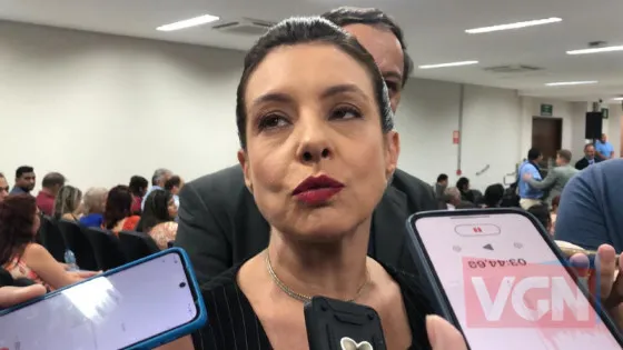 Flávia Moretti visita Kalil e elogia gestão Flávia teve que engolir o orgulho e pedir ao atual prefeito, Kalil Baracat, a prorrogação de contratos