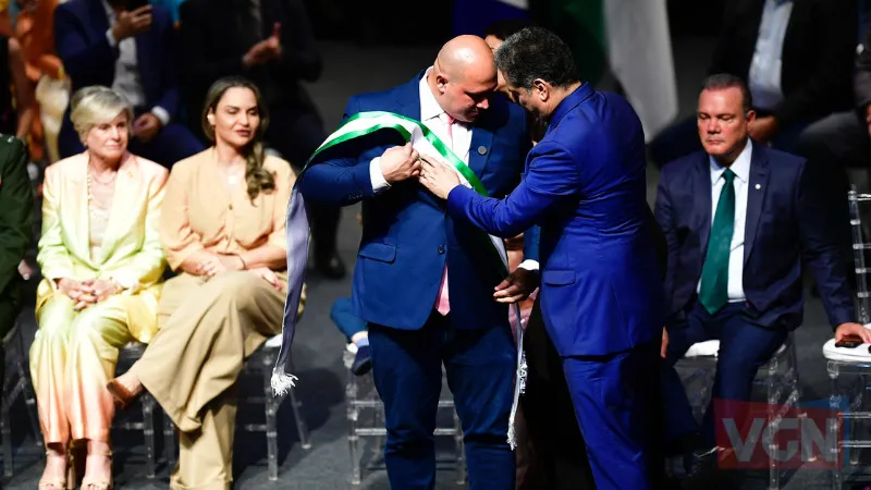 Emanuel é convidado por Abilio para explicar situação financeira: “Vem mostrar onde está o dinheiro!” Emanuel, segundo Abilio, pode apresentar esclarecimentos junto ao Comitê de Ajuste Fiscal