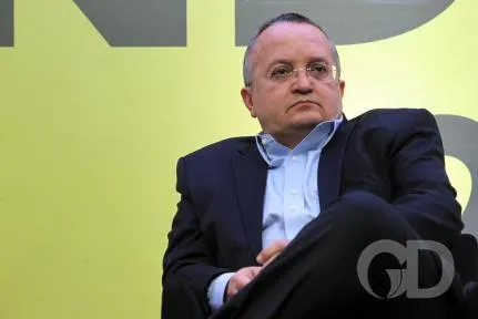 Mauro rebate Pedro Taques e diz que ex-governador ‘devia pensar duas vezes antes de falar’