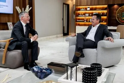 Em reunião com embaixador, governador anuncia projetos de MT para crianças ucranianas