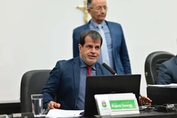 Projeto de Adevair Cabral concede gratuidade de estacionamento rotativo as pessoas com deficiência e idosos