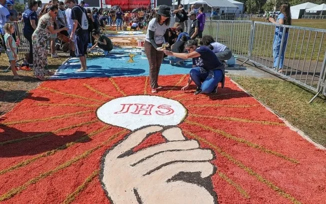 Católicos colorem a Esplanada com tapetes neste Corpus Christi