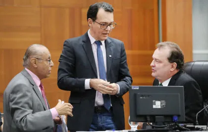 Russi classifica como positivo encontro com ministro Flávio Dino Russi defende a validade da Lei n° 12.709/2024, que proíbe a concessão de benefícios fiscais e de terrenos públicos a empresas que boicotam a soja mato-grossense.