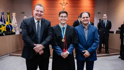 Max Russi prestigia posse do desembargador Deosdete Cruz