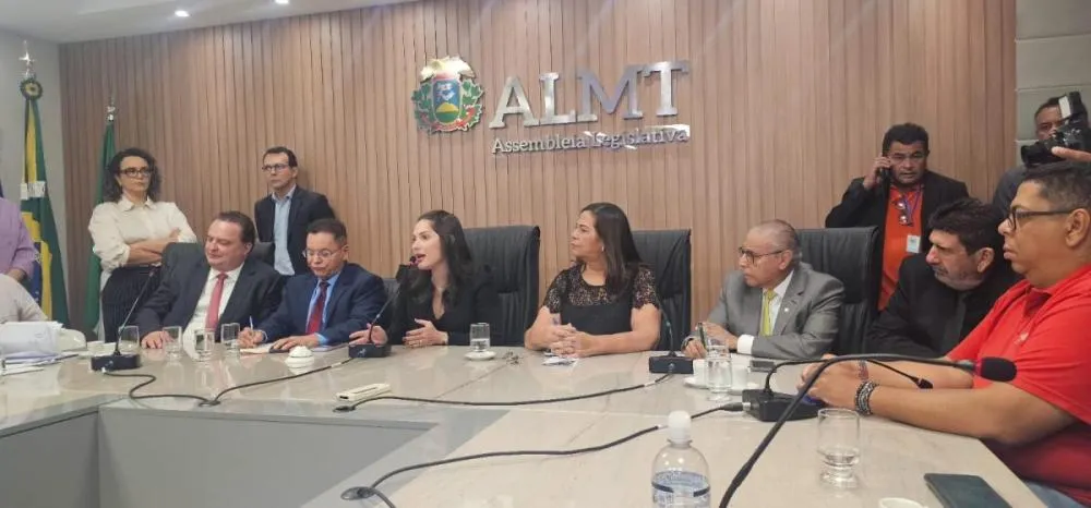 Representantes sindicais e deputados discutem RGA atrasado em reunião na AL