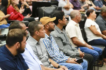 ALMT discute medidas para desembargos ambientais a assentamentos agrários de Mato Grosso Debate foi proposto pelo deputado Valdir Barranco (PT) para tratar dos processos de regularização de dez assentamentos embargados no estado.