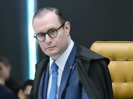 STF reverte decisão que permitia aposentadoria de servidor não concursado