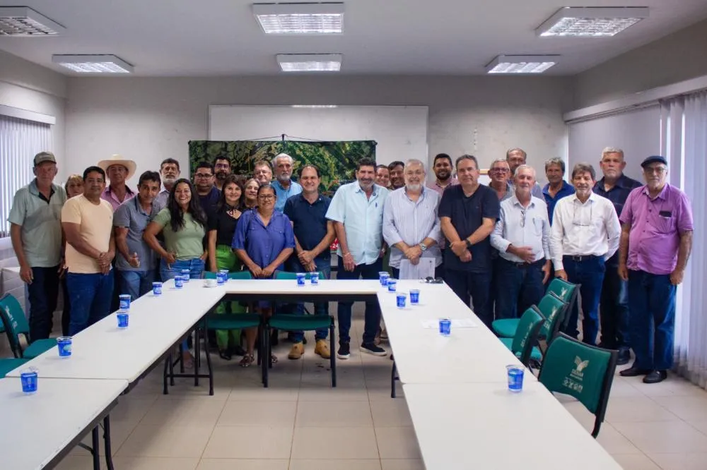 Deputados Chico Guarnieri e Dr João se reúnem com associação que busca estadualização da ligação da MT-339 a 343
