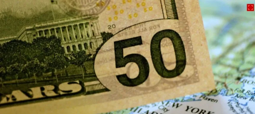 Dólar despenca e vai a R$ 5,60 após tarifaço de Trump Na véspera, moeda fechou dia em R$ 5,69; mundo vive dia de aversão global a risco e bolsas recuam