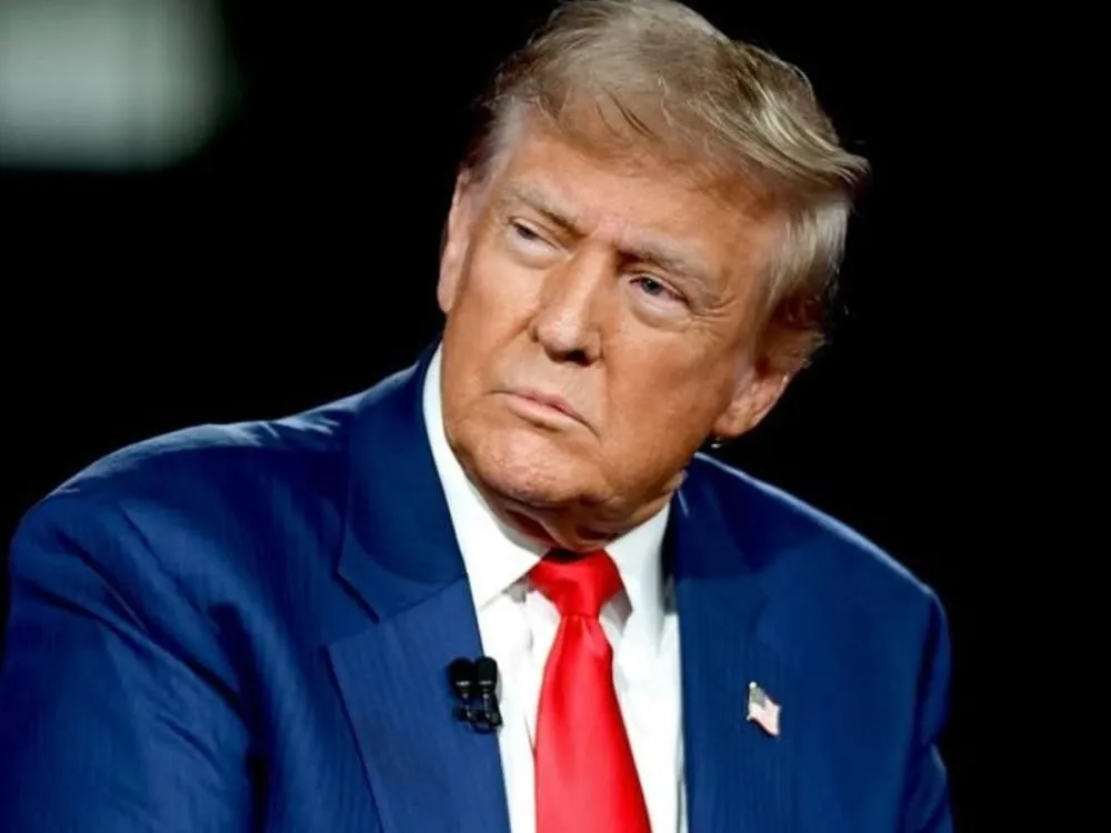 Trump lança “Green Card” avaliado em milhões de dólares com o próprio rosto estampado Será que a moda pega? O documento concederá a cidadania americana a quem pagar US$ 5 milhões (cerca de R$ 28 milhões, na conversão atual)