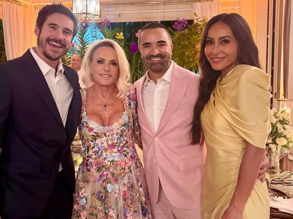 Sabrina Sato compartilha registros do casamento de Ana Maria Braga: “Cheio de amor” A apresentadora e Nicolas Prattes estavam presentes na cerimônia intimista do casamento de Ana Maria Braga e Fábio Arruda