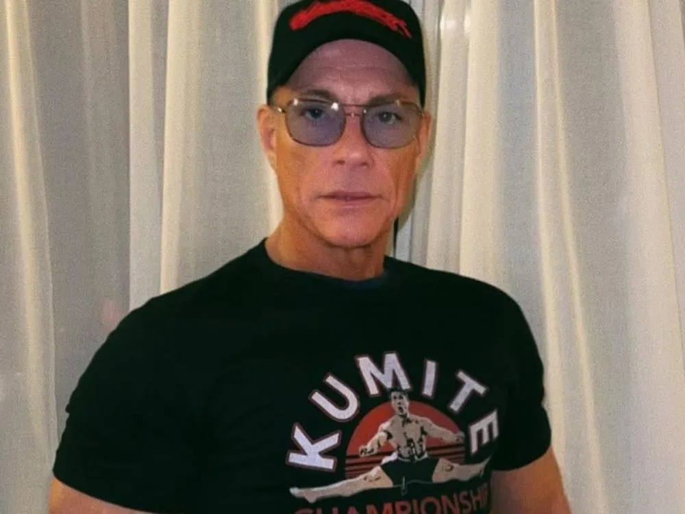 Van Damme se manifesta após ser acusado de relação sexual com mulheres vítimas de tráfico O agente do astro classificou as alegações como “grotescas, inexistentes e infundadas”