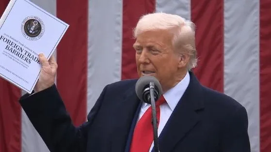 Trump passa vergonha após recuar com tarifas globais, foi um tiro no pé Âncora analisou o anúncio do presidente norte-americano, que suspendeu as tarifas de exportação em 90 dias aos demais países; China, no entanto, segue com tarifa de 125%