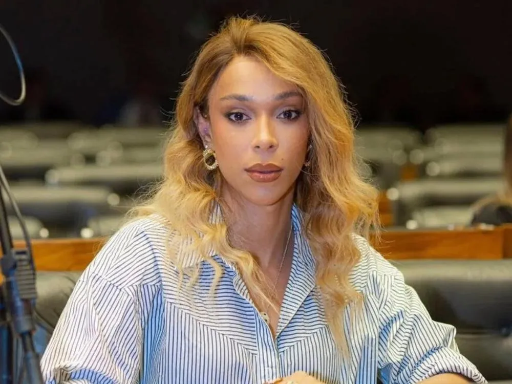 Erika Hilton vai à ONU contra Trump após ter visto emitido com gênero masculino A deputada federal esclareceu que seu visto anterior, tirado em 2023, estava com o gênero feminino