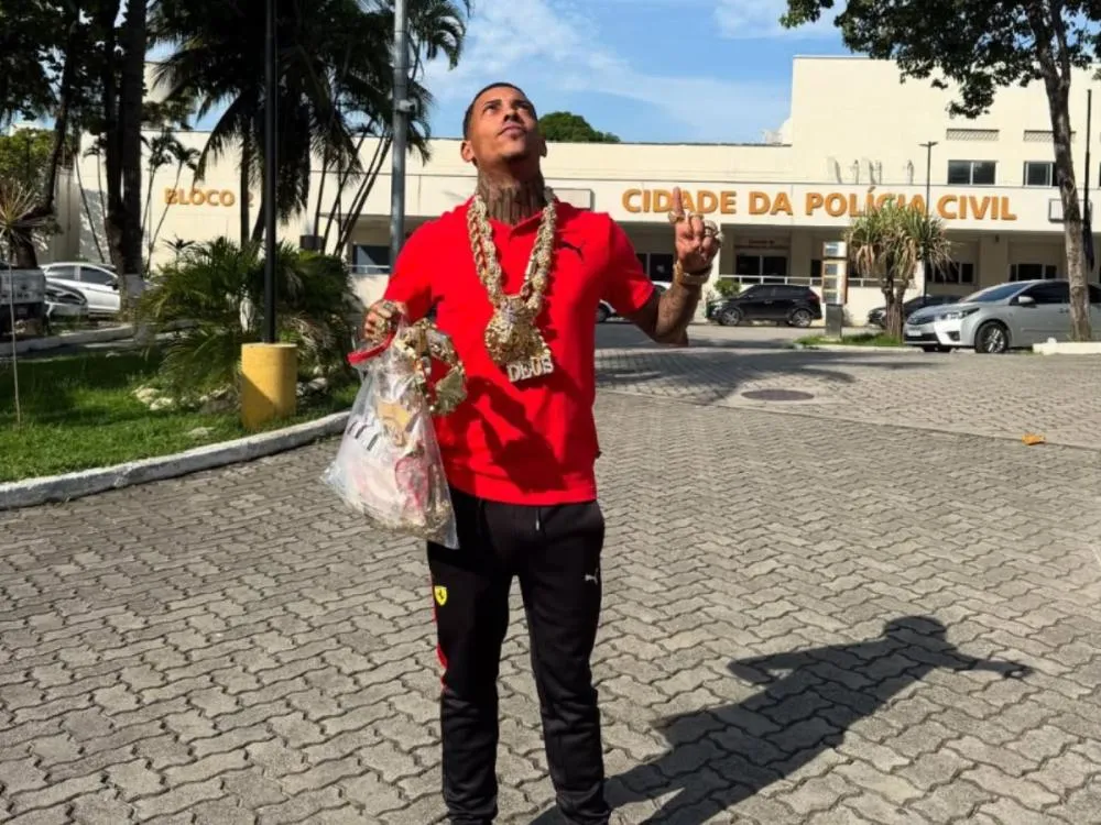 MC Poze do Rodo recupera bens apreendidos pela polícia e comemora na web O MC recuperou os itens 5 meses após o cumprimento do mandato