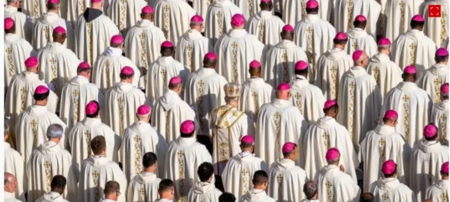 Análise: Cardeais enfrentam encruzilhada para eleição do próximo papa Clérigos debatem se elegerão pontífice que deve dar continuidade às reformas do papa Francisco