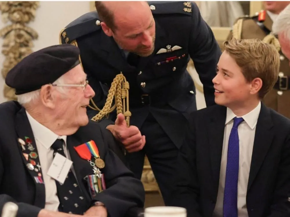 George, herdeiro de Príncipe William, é ovacionado em evento da Família Real britânica Filho do Príncipe William recebeu vários elogios após participação exemplar em evento ao lado dos pais