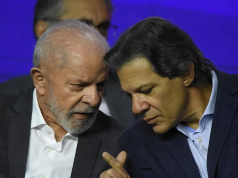 Governo aposta em aumento de impostos e enfraquece o investimento, diz especialista Ao portal LeoDias, economista vê riscos em estratégia fiscal que prioriza arrecadação em vez de desenvolvimento
