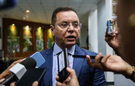 Botelho diz que reunião com Virgínia foi 'boa', mas mantém cautela sobre apoio