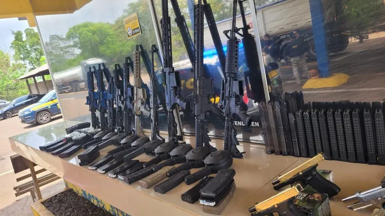 Polícia Rodoviária Federal Desmantela Esquema de Tráfico de Armas em Ação na BR 070, em MT
