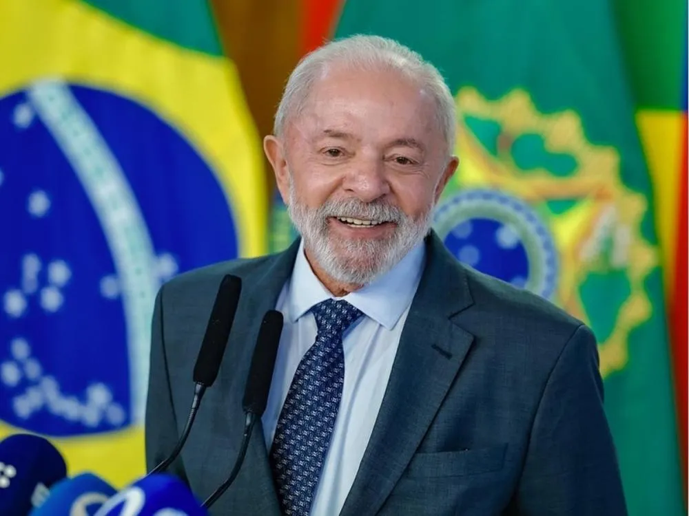 Lula responde a Trump e cita soberania brasileira após ameaça tarifária Presidente reagiu à decisão dos EUA de sobretaxar produtos brasileiros e reforçou a soberania nacional