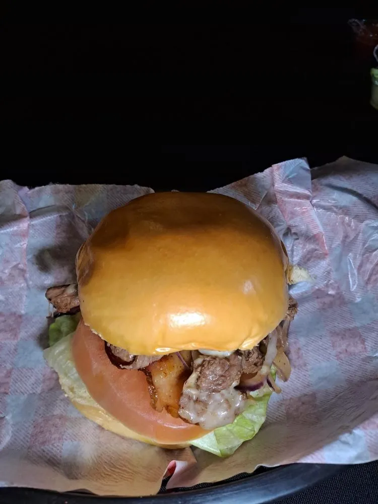 JYMMY BURGUER – UMA HISTÓRIA DE PAIXÃO E AUTENTICIDADE NA GASTRONOMIA DE CUIABÁ