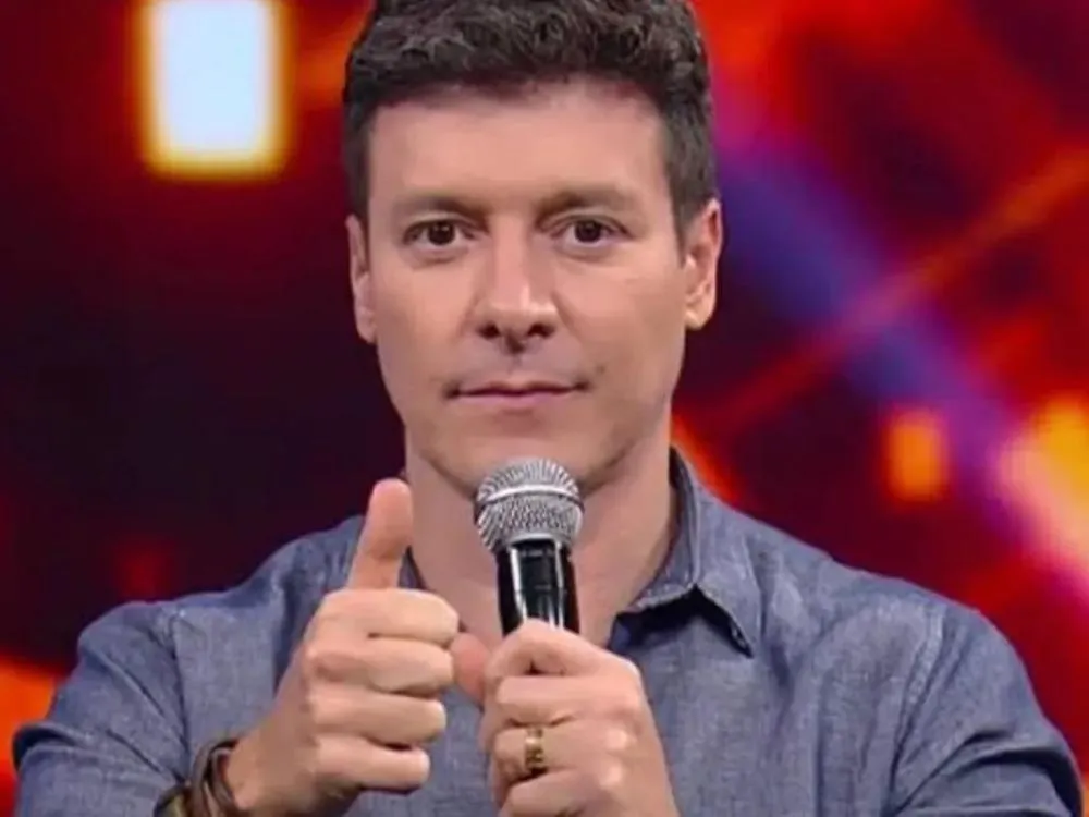 Mudança de emissora confirmada! Rodrigo Faro troca de casa e estreia na Globo Ex-apresentador da RecordTV vai para a Globo a convite de Luciano Huck