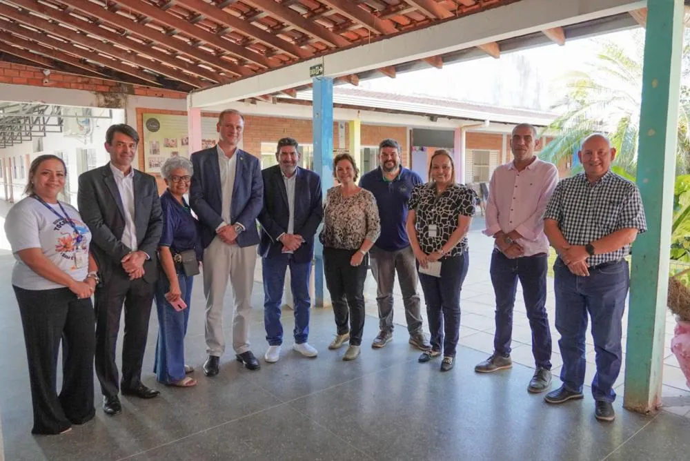 CUIDADO E AFETO Dr. João visita Abrigo Bom Jesus e promete capela e melhorias na área da saúde para os idosos