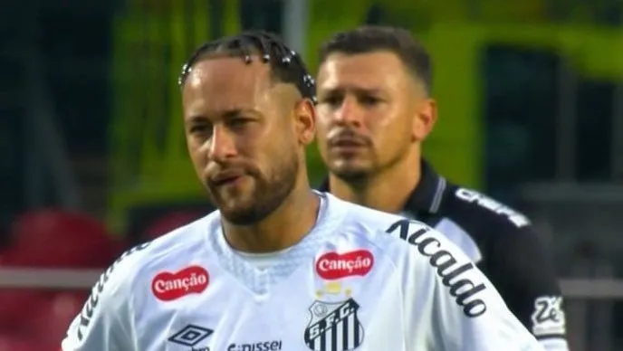 Neymar se manifesta após vexame do Santos e choro no gramado