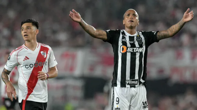 Atlético vive sonho, segura River na Argentina e volta à final da Libertadores Maduro, Galo suporta pressão do River Plate no Monumental e volta a se colocar entre os dois melhores do continente