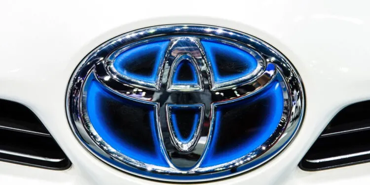 Toyota lança sedã que alegra todos os brasileiros com sua economia e preço!