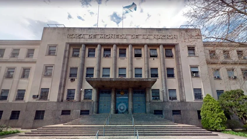 Casa da Moeda argentina deixa de imprimir cédulas O Banco Central passa a receber só cédulas fabricadas em outros países... Leia mais no texto original: (https://www.poder360.com.br/poder-internacional/casa-da-moeda-argentina-deixa-de-imprimir-cedulas/) © 2024 Todos os direitos são reservados ao Po