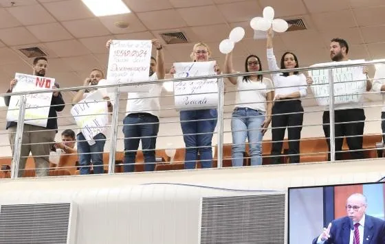 Deputados são vaiados em sessão da ALMT ao defender lei polêmica