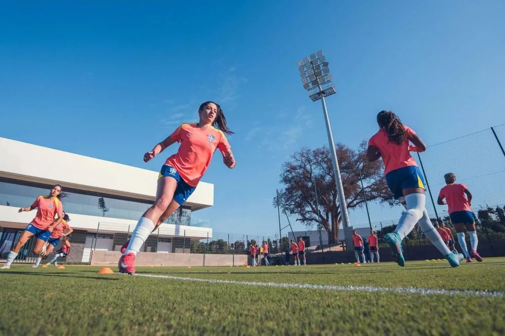 Brasil e China se enfrentam nesta terça-feira pelas oitavas de final da Copa do Mundo feminina Sub-17