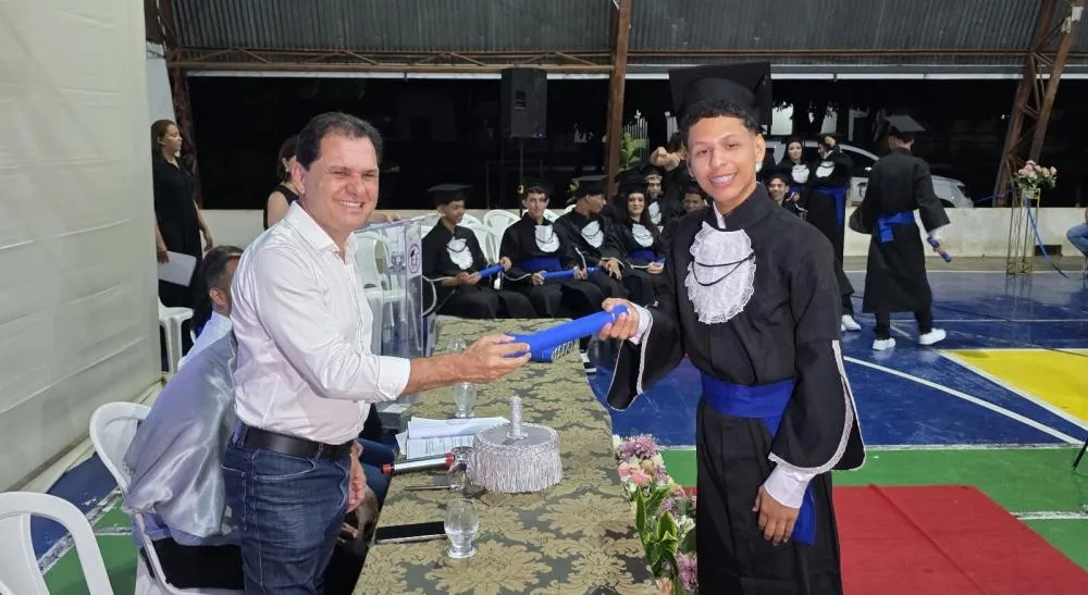 Chico Guarnieri prestigia formatura e destaca papel da educação na construção de futuros