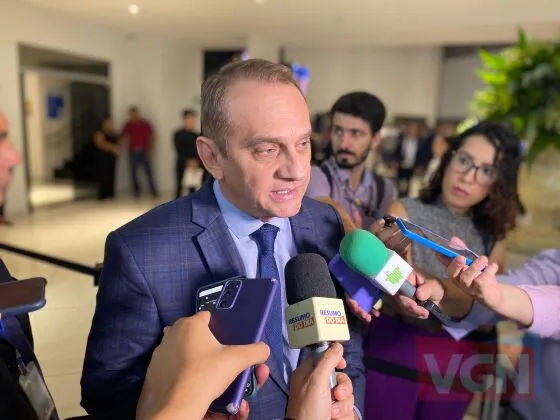 Deputado de MT quer proibir uso de crianças em publicidade de cassinos online
