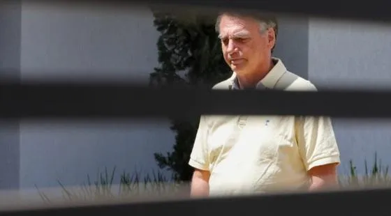 Defesa cita agravamento da saúde e pede prisão domiciliar para Bolsonaro