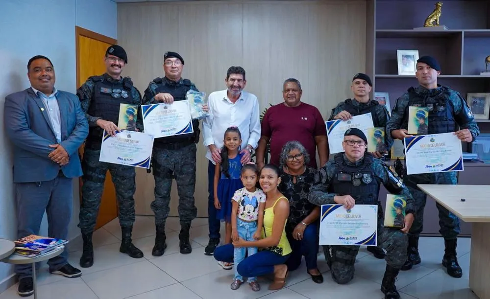Dr. João homenageia policiais que salvaram a vida de criança de dois anos e destaca gesto de amor e heroísmo