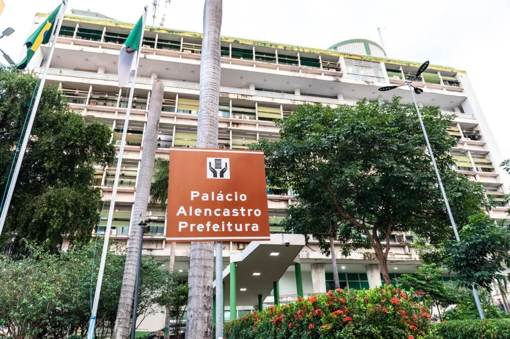 Prefeitura de Cuiabá paga salários com bônus de desempenho aos professores e técnicos da educação