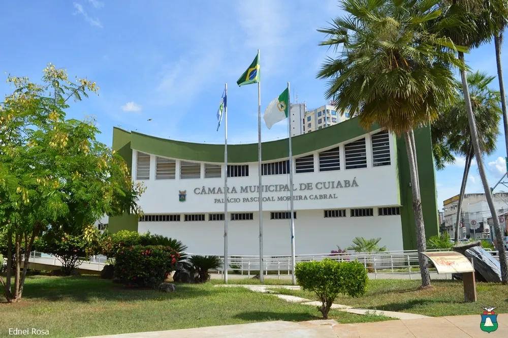 Diante dos fatos recentemente noticiados envolvendo a Administração Municipal, a presidente do Poder Legislativo de Cuiabá, vereadora Paula Calil (PL), vem a público manifestar repúdio a qualquer forma de violência, assédio ou discriminação contra mulheres
