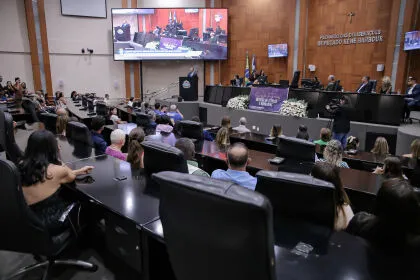 Personalidades e projetos de diferentes segmentos são homenageados em sessão especial na ALMT