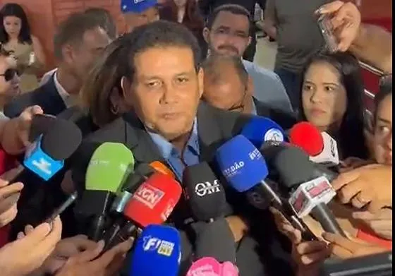 Presidente da Câmara de VG chama imprensa e entrega pouco sobre áudios polêmicos Wanderley Cerqueira promete perícia em gravações atribuídas à prefeita, mas evita aprofundar crise política