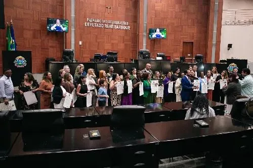 Assembleia Legislativa homenageia profissionais da enfermagem