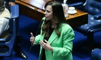 Senado aprova piso de R$ 5.130 para professores e nova regra de reajuste