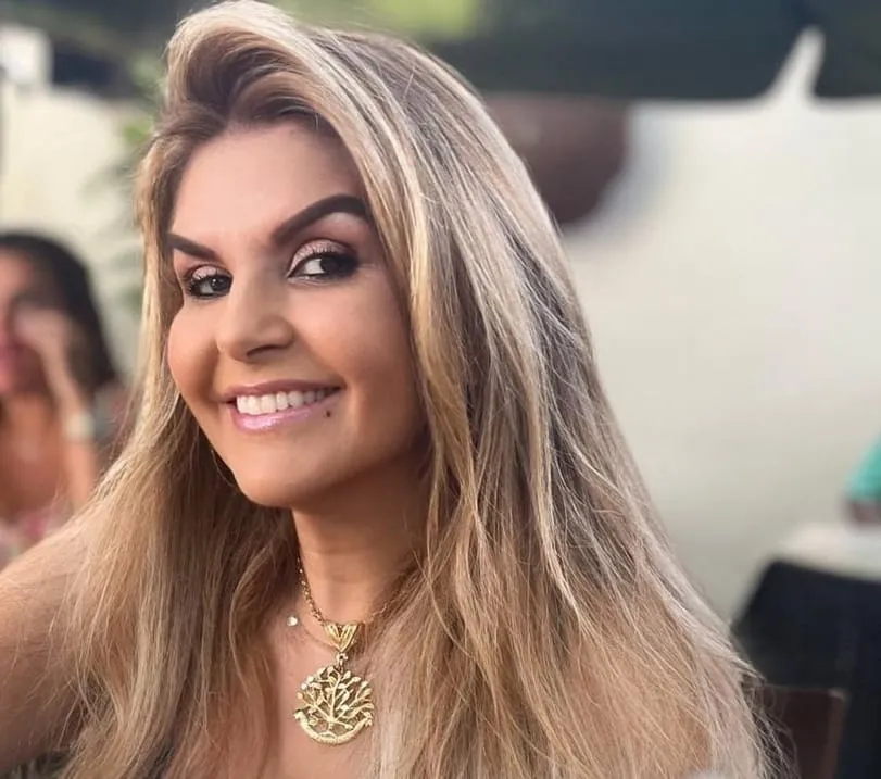 Adriane Grisólia, enfeitando a Coluna de hoje!