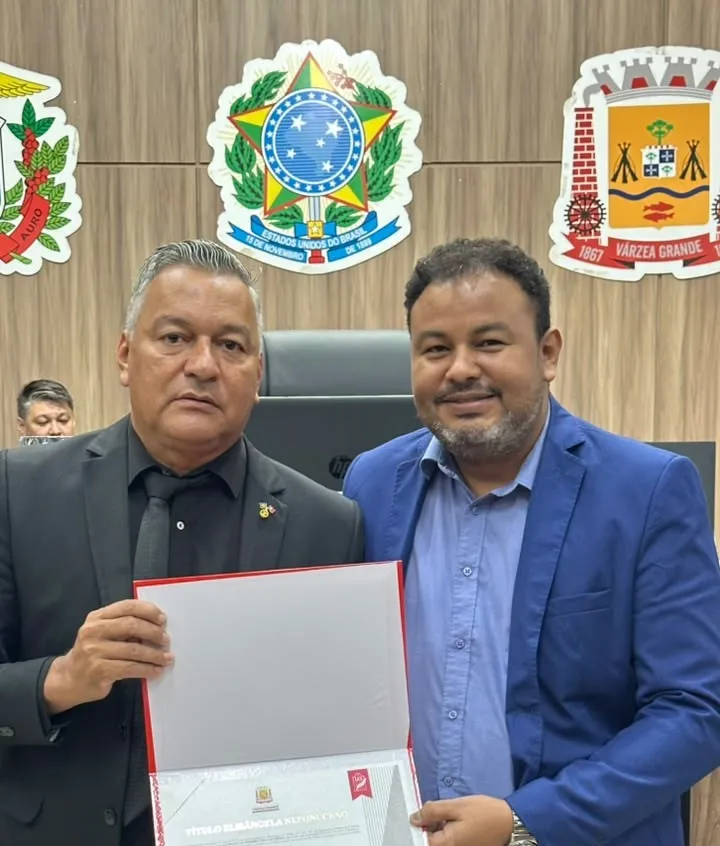 Jornalista Ednei Rosa recebe Título Elisângela Nepomuceno em homenagem ao trabalho na comunicação