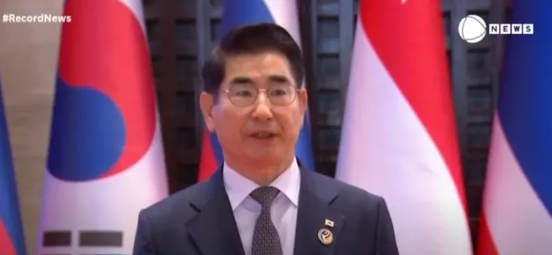 Ex-ministro da Coreia do Sul tenta suicídio após prisão por lei marcial