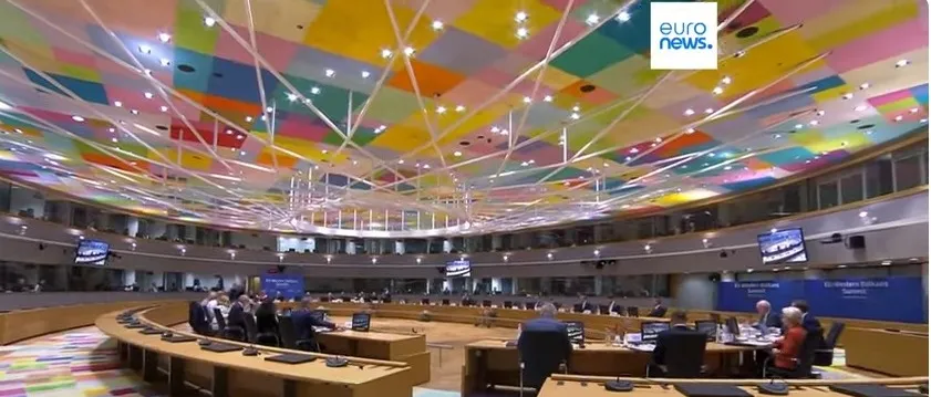 Líderes da UE reúnem-se para debater a ajuda à Ucrânia, a transição na Síria e o regresso de Trump